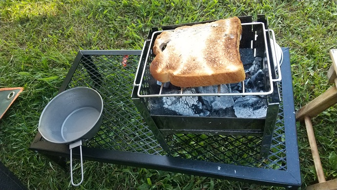 パンを焼いている写真